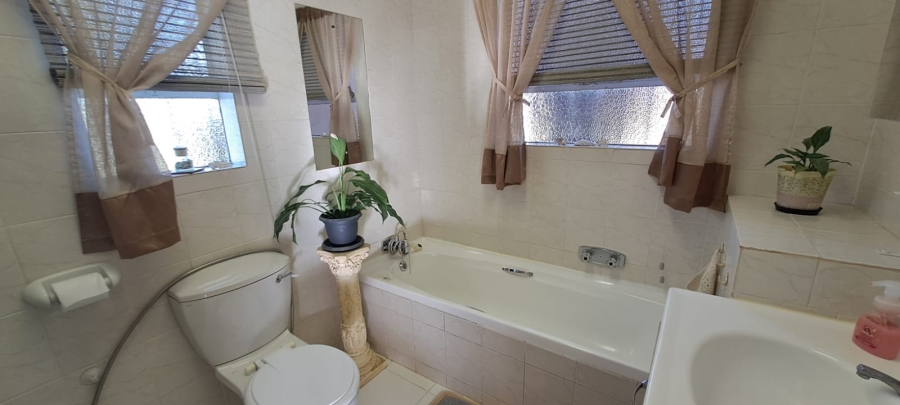 4 Bedroom Property for Sale in La Provance Free State